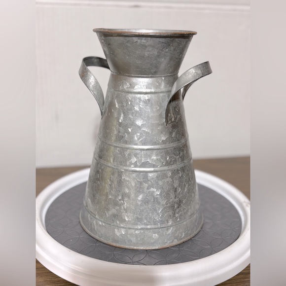 Clearance Bundle w/2nd item for $4.99 shipping Vintage Farm metal vase - Picture 5 of 5